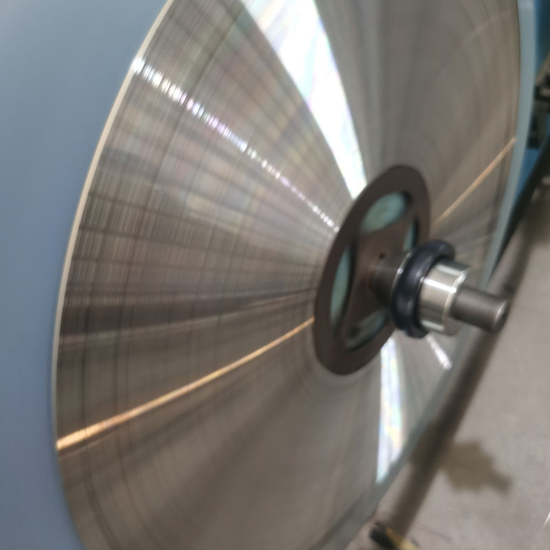 Ohuet ruostumattomasta teräksestä valmistetut jousinauhat